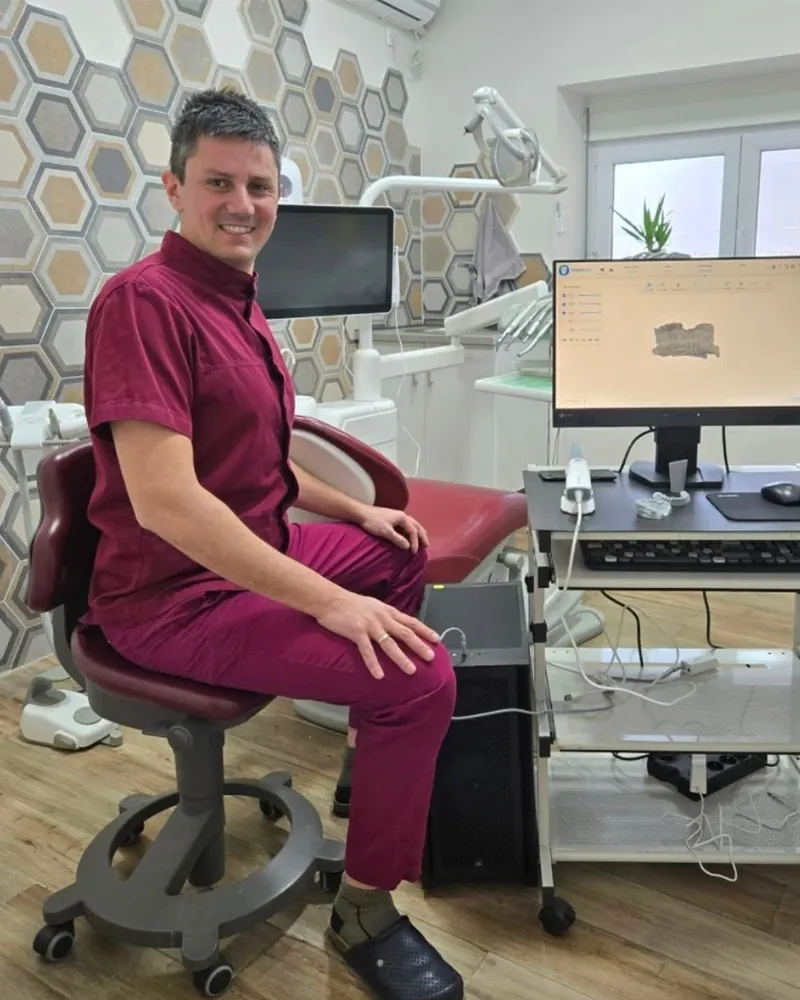 Dr Nikola Novković